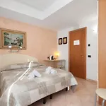 Monica 3*