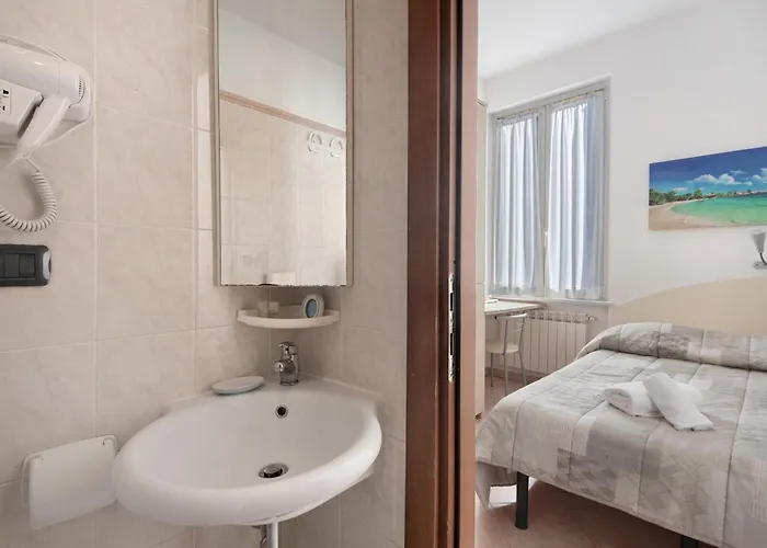 Monica Леванто