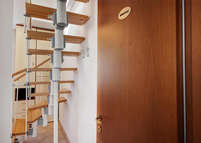 Πανσιόν Monica